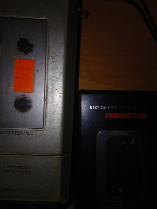 Продам  диктофон ,плееры  ,приемники