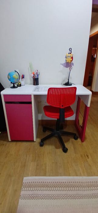 Secretaria branca e cor de rosa quarto menina