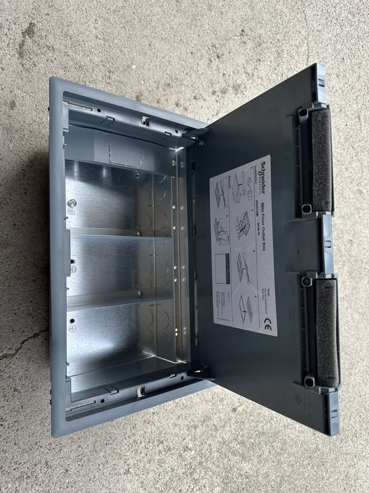 Puszka podłogowa Schneider Electric Mita INS53100 floorbox – nowa