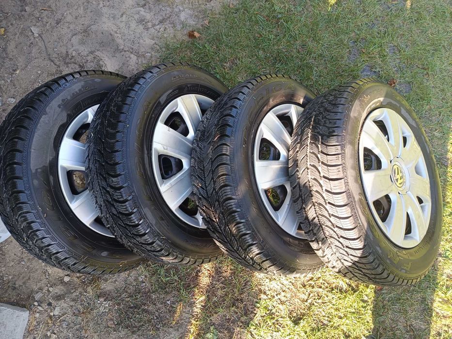 Felgi 15 VW z oponami i kołpakami
