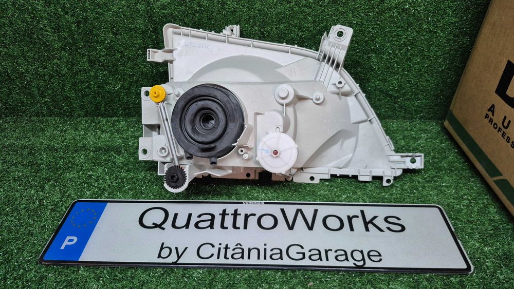 Otica Farol Esquerdo Toyota Dyna 2003 em diante Ref. 212-11A8L-LD-E NOVO