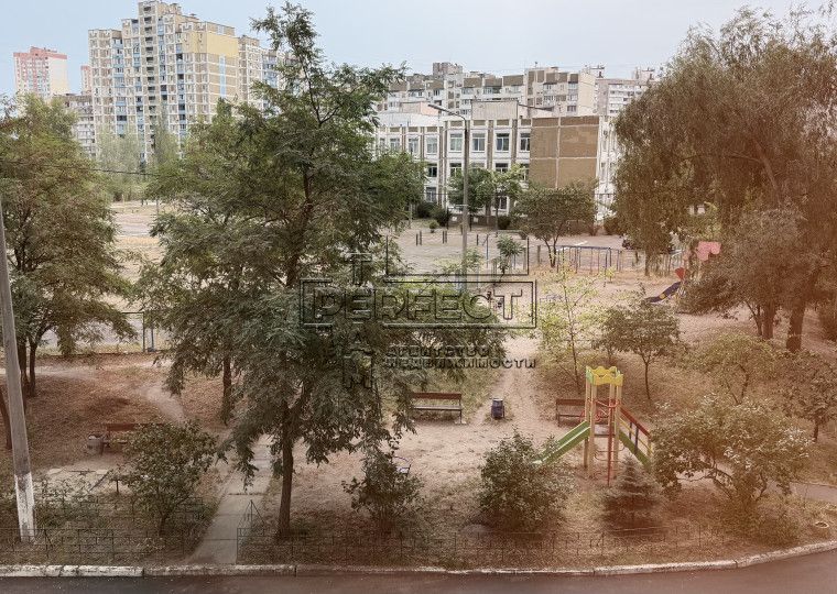 Продаж 3к квартири Радунська 42/10 / Радунская 42/10