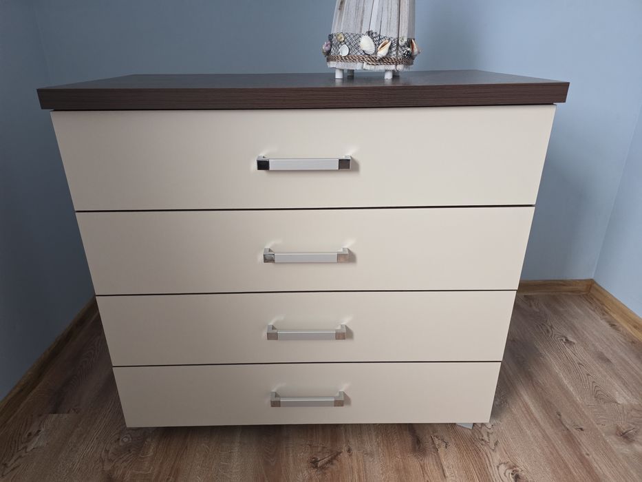 komoda ciemna  z szufladami