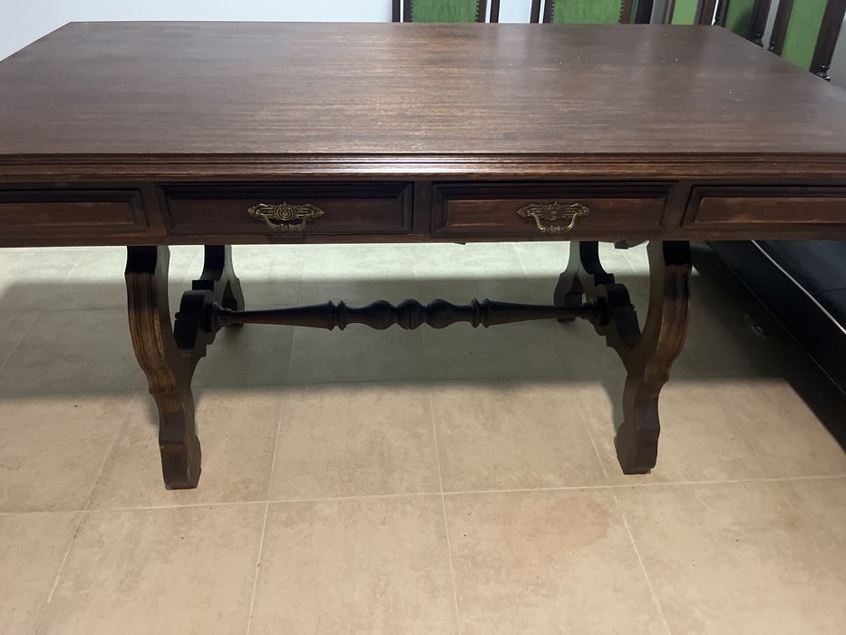 Mesa de madeira maciça