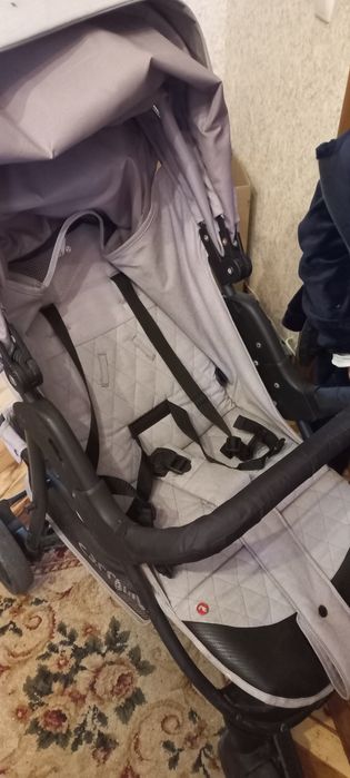 Продам прогулочную коляску