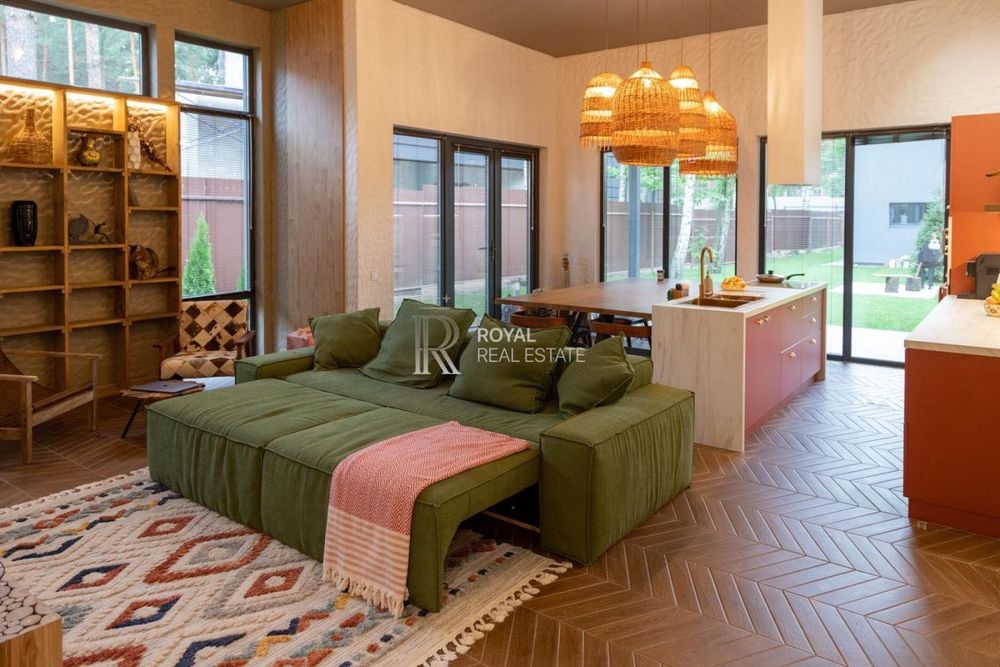 Продаж ділянки з 2 будинками КМ Riviera Village с. Лебедівка Паркінг