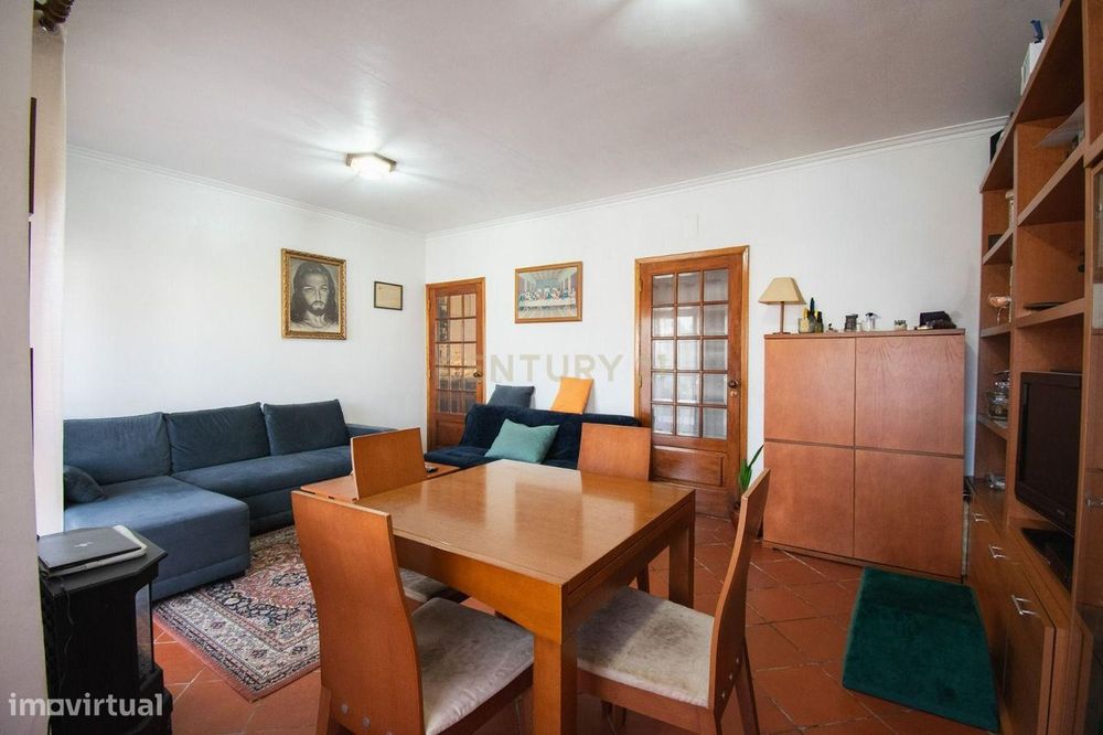Apartamento T3 + G em S. Martinho do Bispo