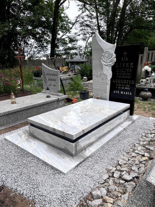 Nagrobek granitowy RÓŻA BRYŁA