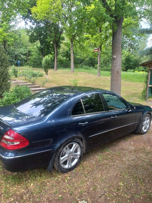 Mercedes-Benz E-Class W211