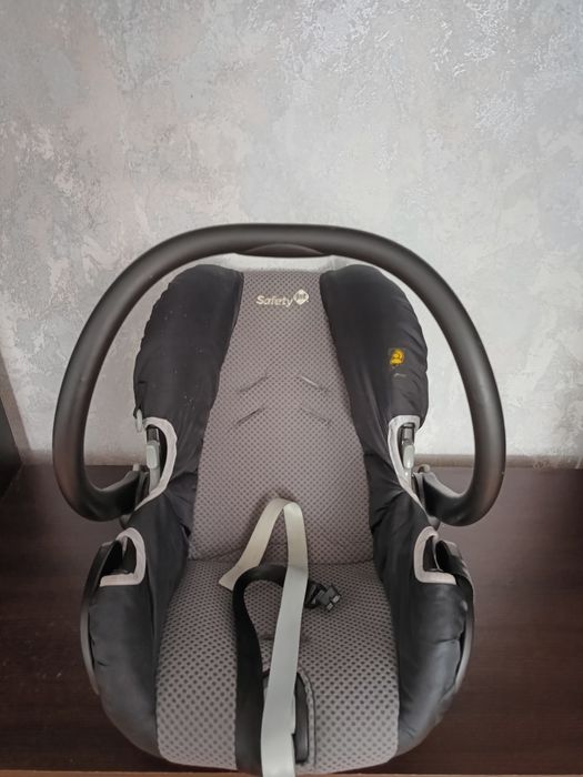 Продам дитяче автокрісло Safety