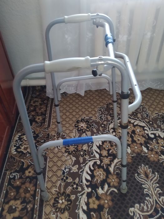 Продаю ходунки для дорослих