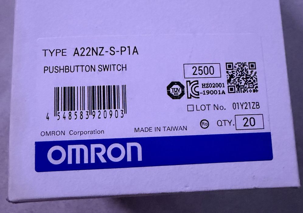 przełącznik przyciskowy OMRON TYPE A22NZ-S-P1A.  20 sztuk