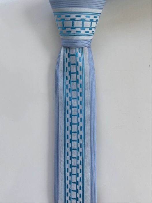 Krawat męski nowy 5,5 cm szerokość kolor niebieski nie używany