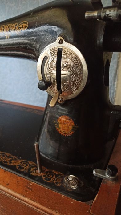 Швейна машинка настільна імені Калініна