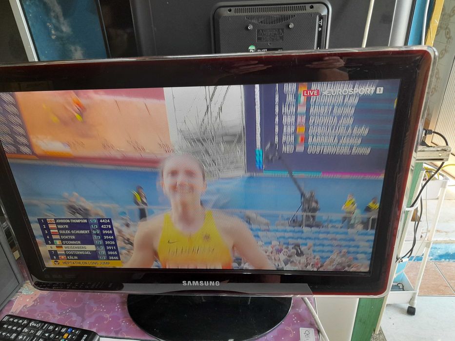 tv samsung 22" como nova funciona na perfeiçao.