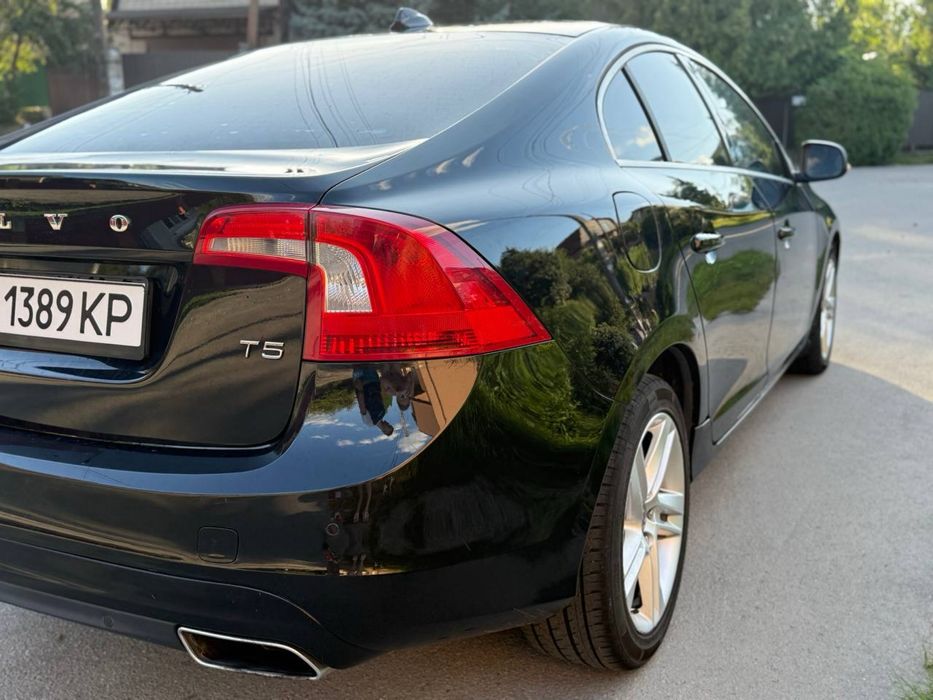 Volvo s60 2013 рік