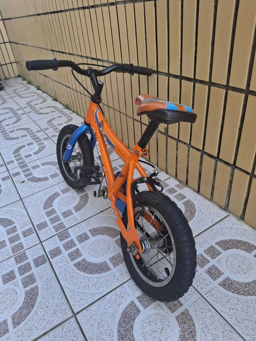 Bicicleta infantill c/ capacete