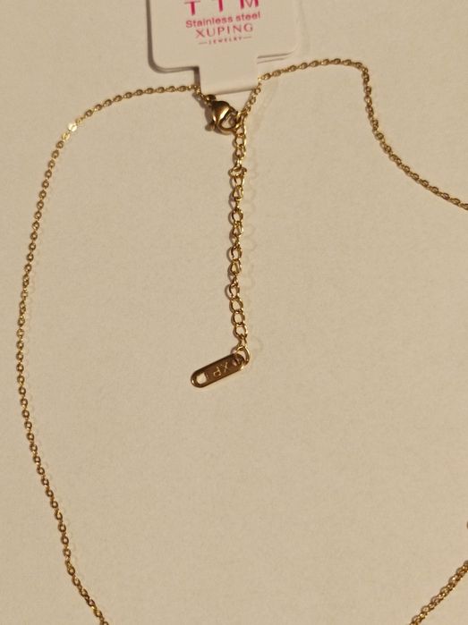 Naszyjnik z kolorowym misiem.