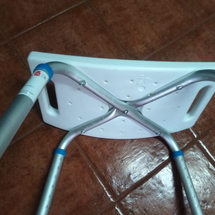 Banco de apoio a duche