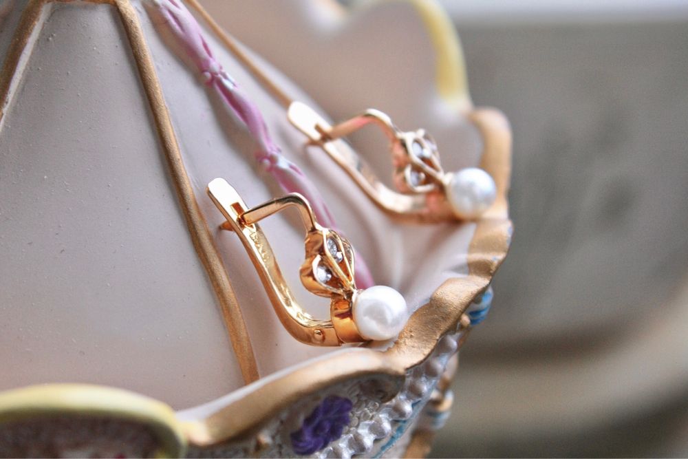 Золотые серьги с жемчугом и бриллиантами