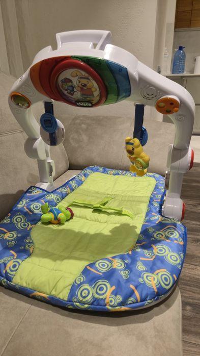 Музичний розвиваючий мобіль chicco.