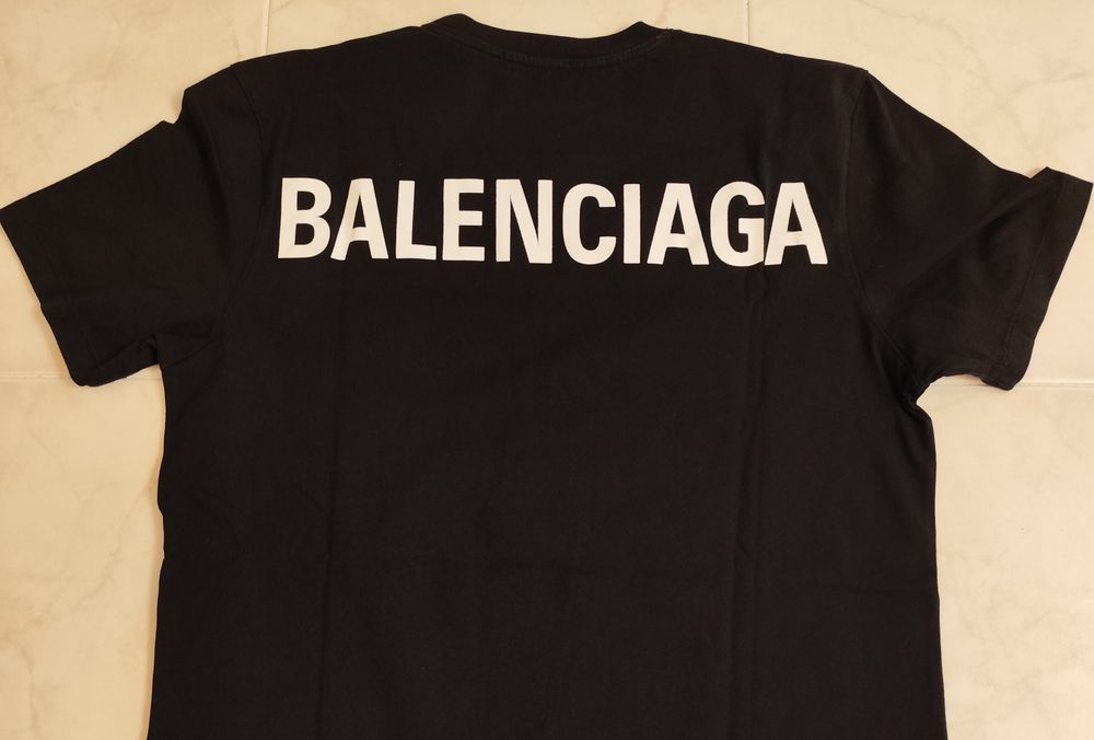 T-shirt Balenciaga - Tamanho M em preto