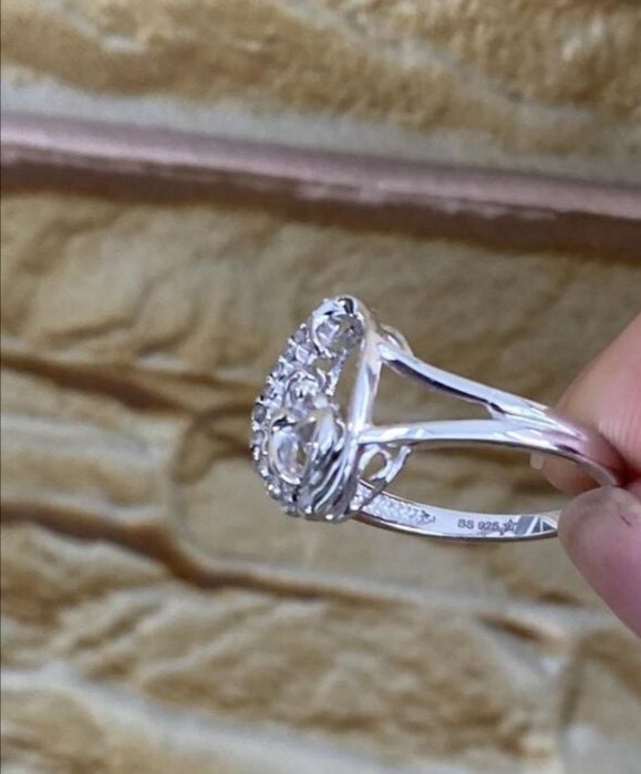 Helzbetg Diamonds каблучка з діамантами. 925. Нова.