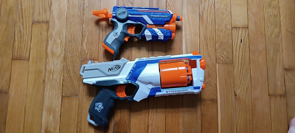 Nerf.   Firesreak Elite,  strongarm elite