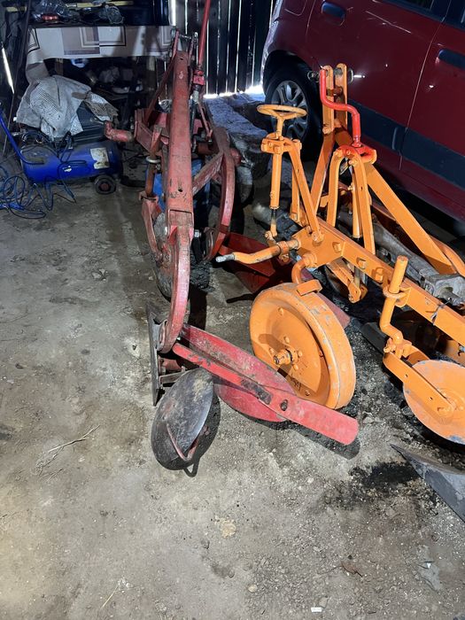 Продам 2-х корпусний плуг Massey-Ferguson 2по30