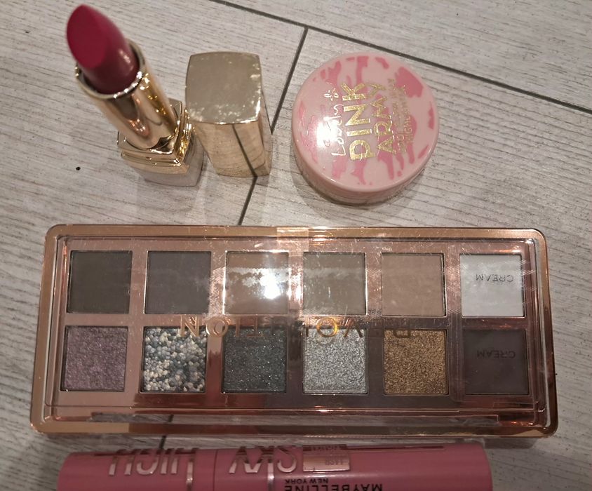 Paleta cieni Revolution zestaw