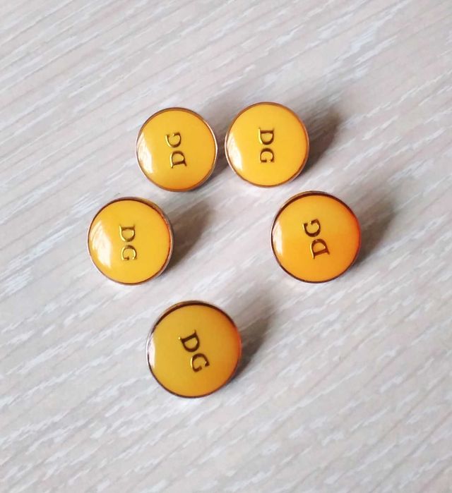 Семь пуговиц Dolce & Gabbana / Дольче Габбана желтые, металл + стекло
