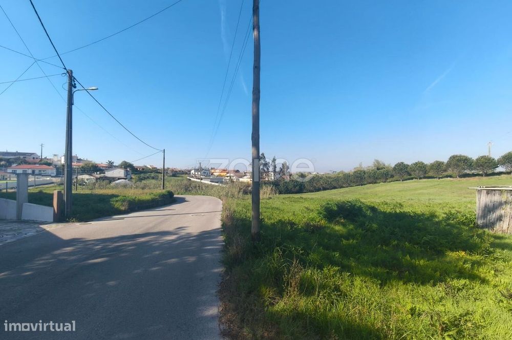 Terreno com 2100m2 para construção na Maceira