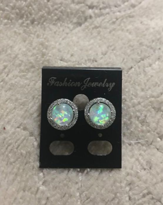 Ошатний подарунок гвоздики опал