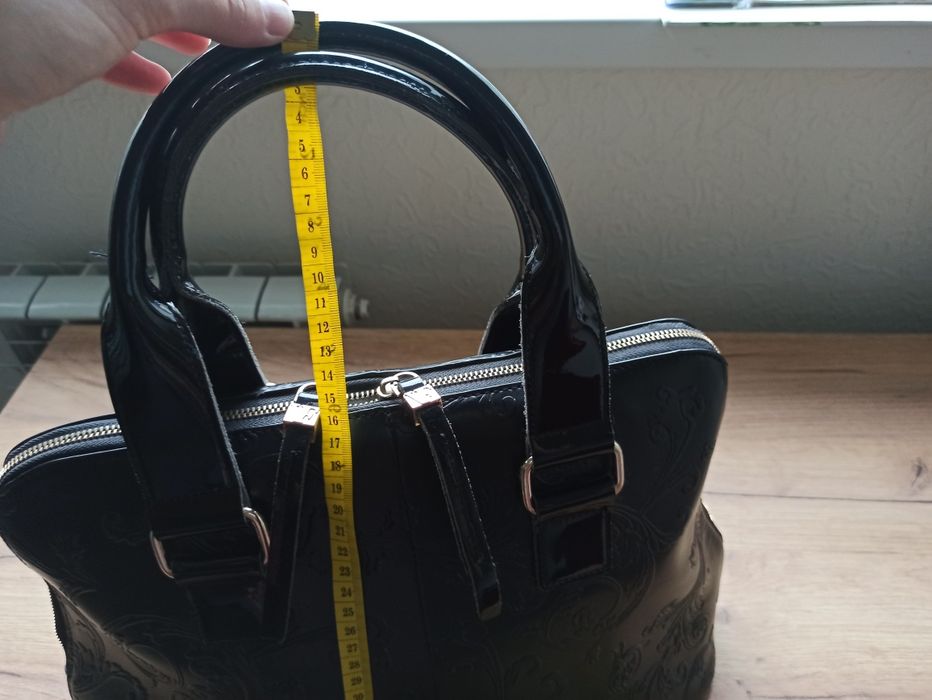 Красивая и удобная сумка из натуральной кожи