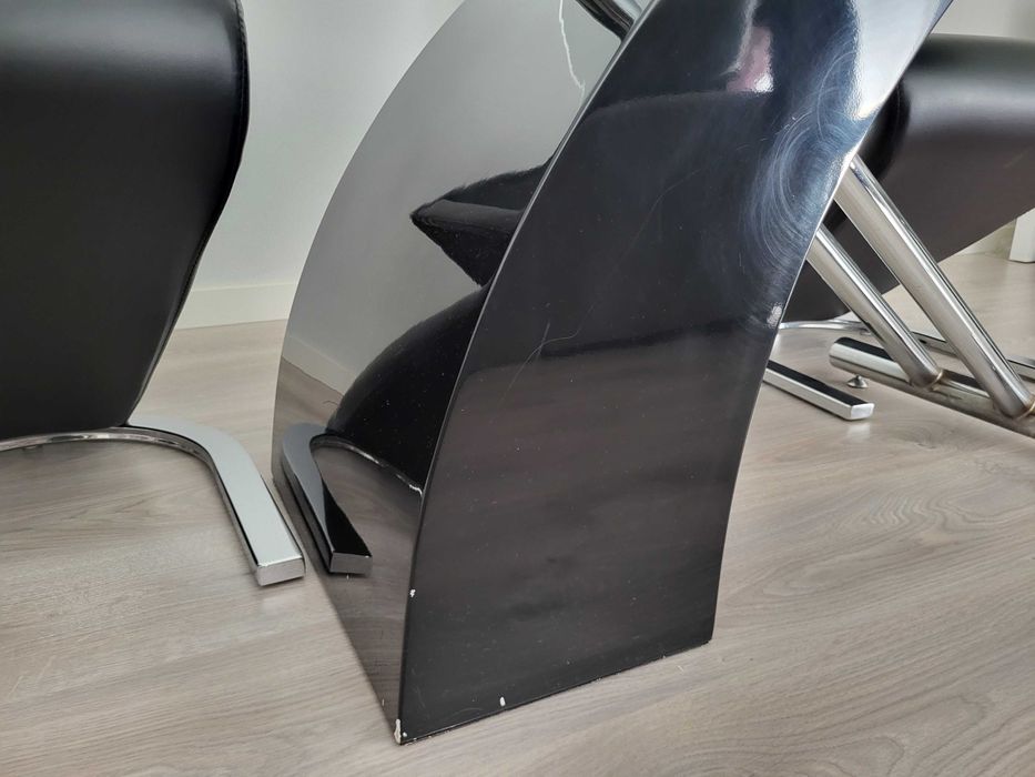 Mesa de sala com cadeiras