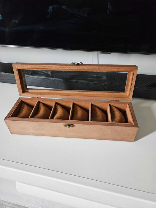 Drewniana szkatułka pudełko ekspozytor do zegarków biżuterii prezent