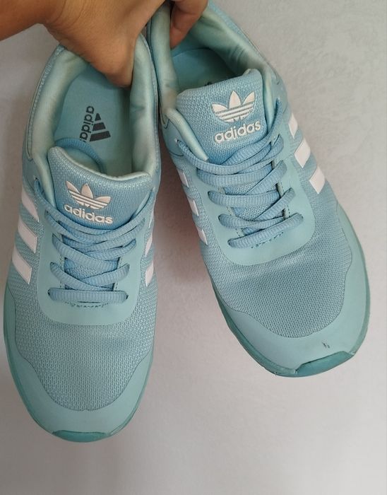 Женские кроссовки, размер 38