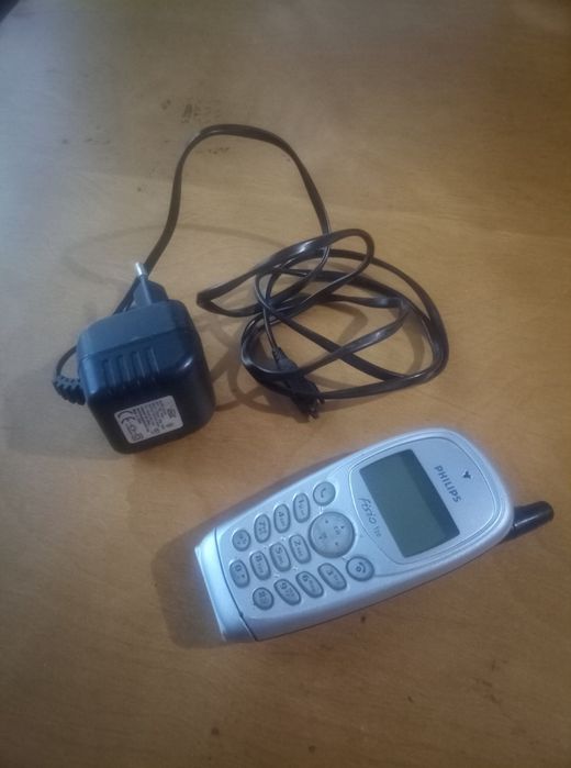 Кнопочный мобильный телефон. Мобилка PHILIPS fisio 120.