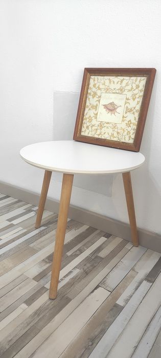 Mesa de centro/apoio branca