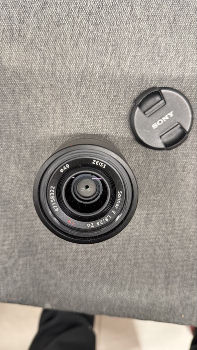 Sony 6400 камера і обʼєктив carl zeiss