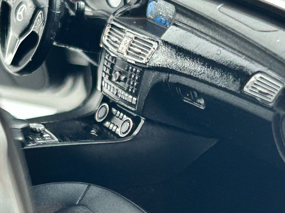 Unikat Norev Mercedes CLS W218 dealer edition 1/18