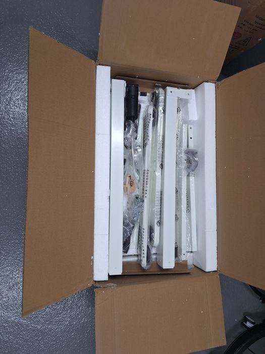 Biurko z elektryczną  regulacja  wysokosci 140na 60