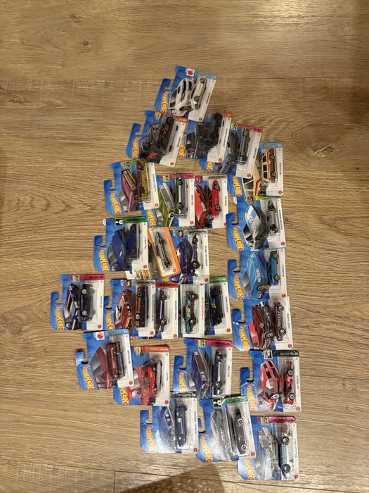 Samochodziki Hotwheels 29 sztuk