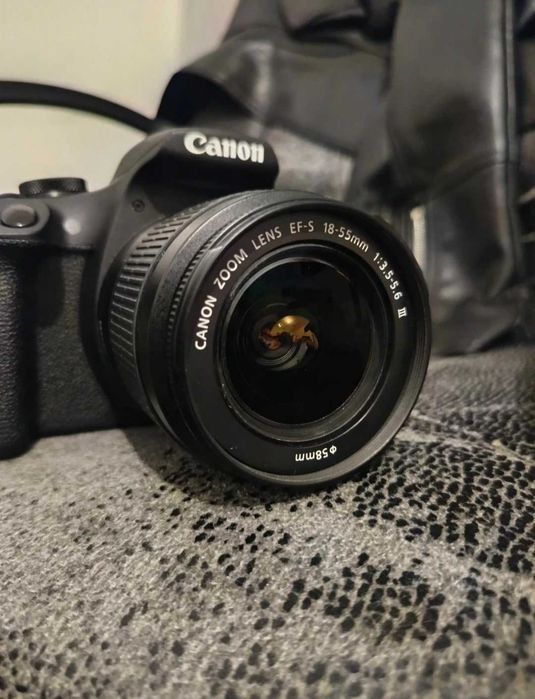 Canon EOS 2000 D + lente 18-55mm + bolsa