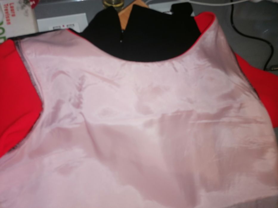Vendo Vestido preto vermelho e rosa