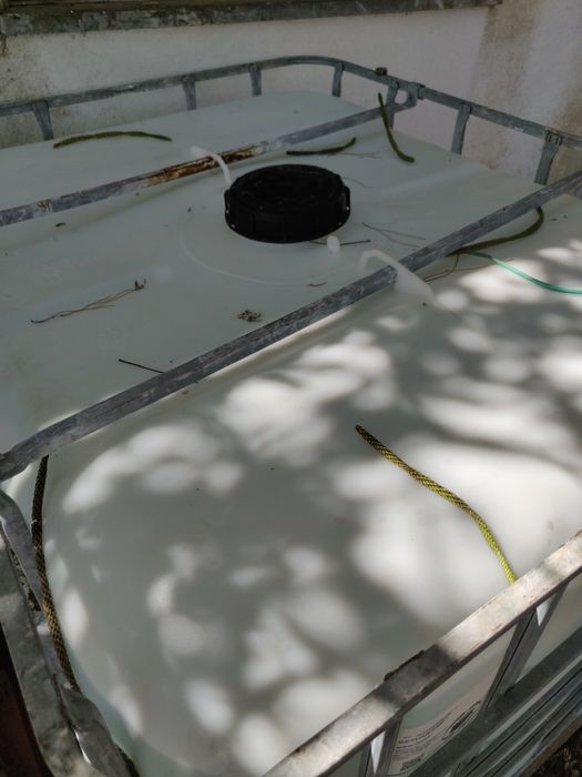 Depósito de água 1000L