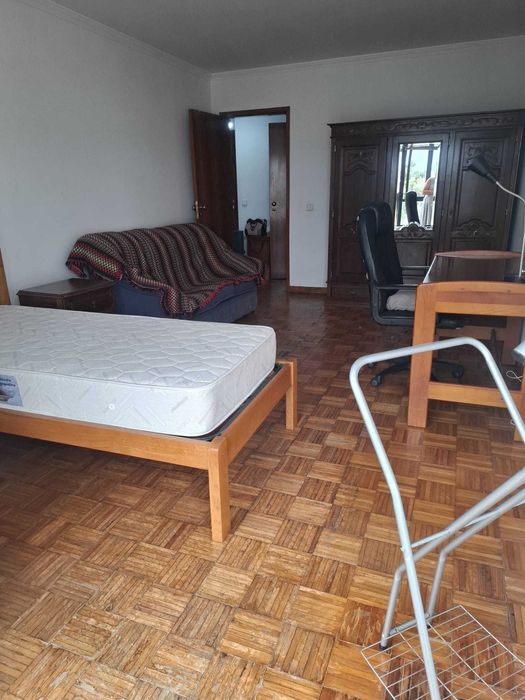 Alugo quarto a estudante em t2 próximo da universidade de aveiro