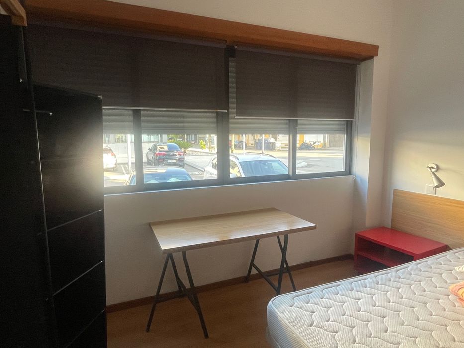 Quarto com instalação sanitária privativa