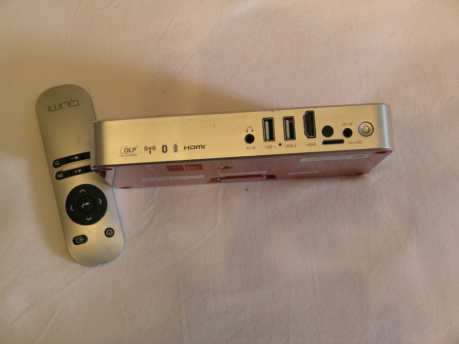 HD, 3x LED, DLP  проектор Vivitek QUMI Q3+ с Android на Аккумуляторе