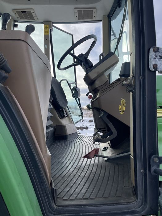 Трактор John Deere 6800